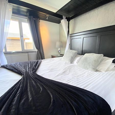 Kelty Ochil 9 With Private Hot Tub - Fife - Loch Leven - Lomond Hills - Pet Friendlyヴィラ エクステリア 写真