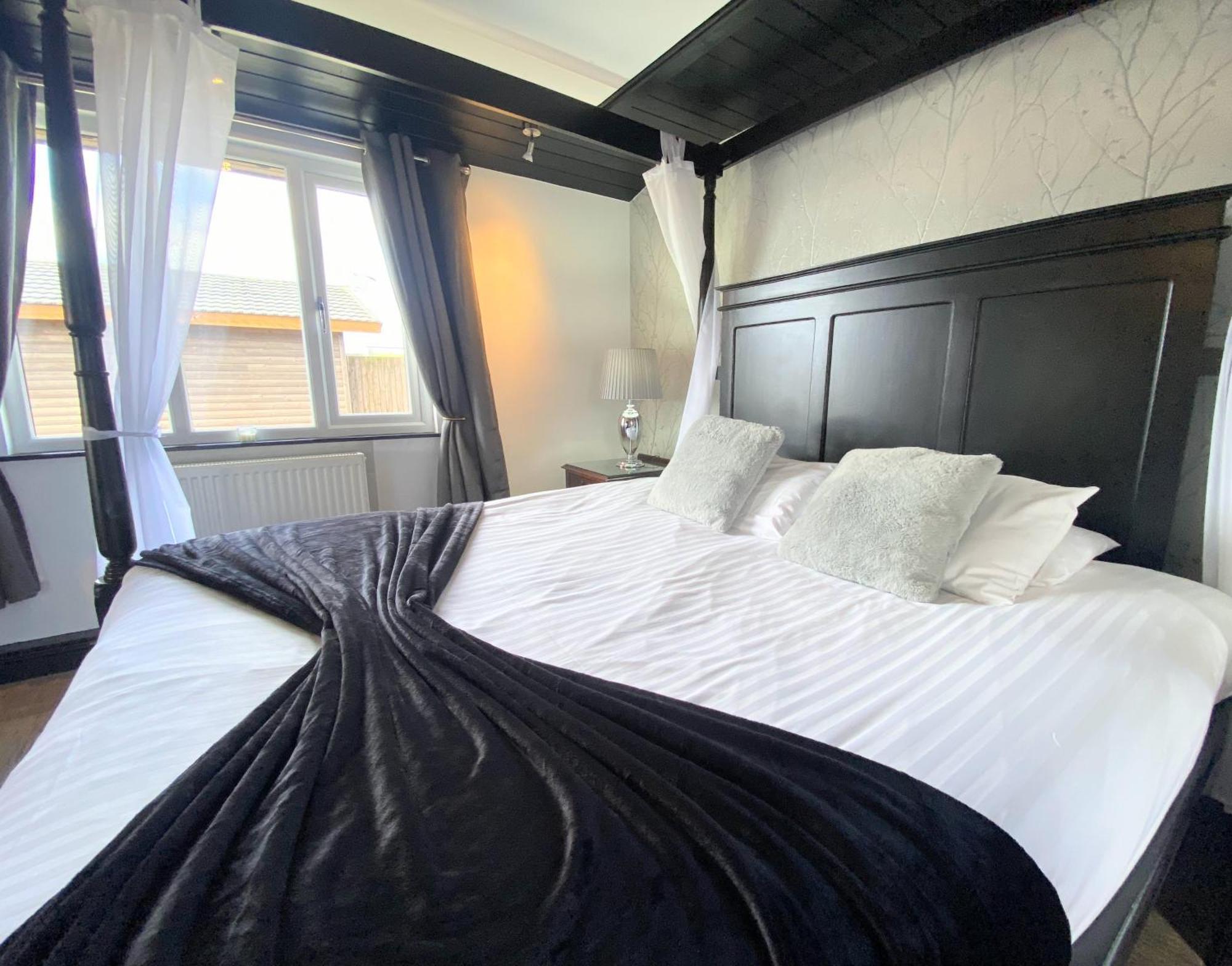 Kelty Ochil 9 With Private Hot Tub - Fife - Loch Leven - Lomond Hills - Pet Friendlyヴィラ エクステリア 写真