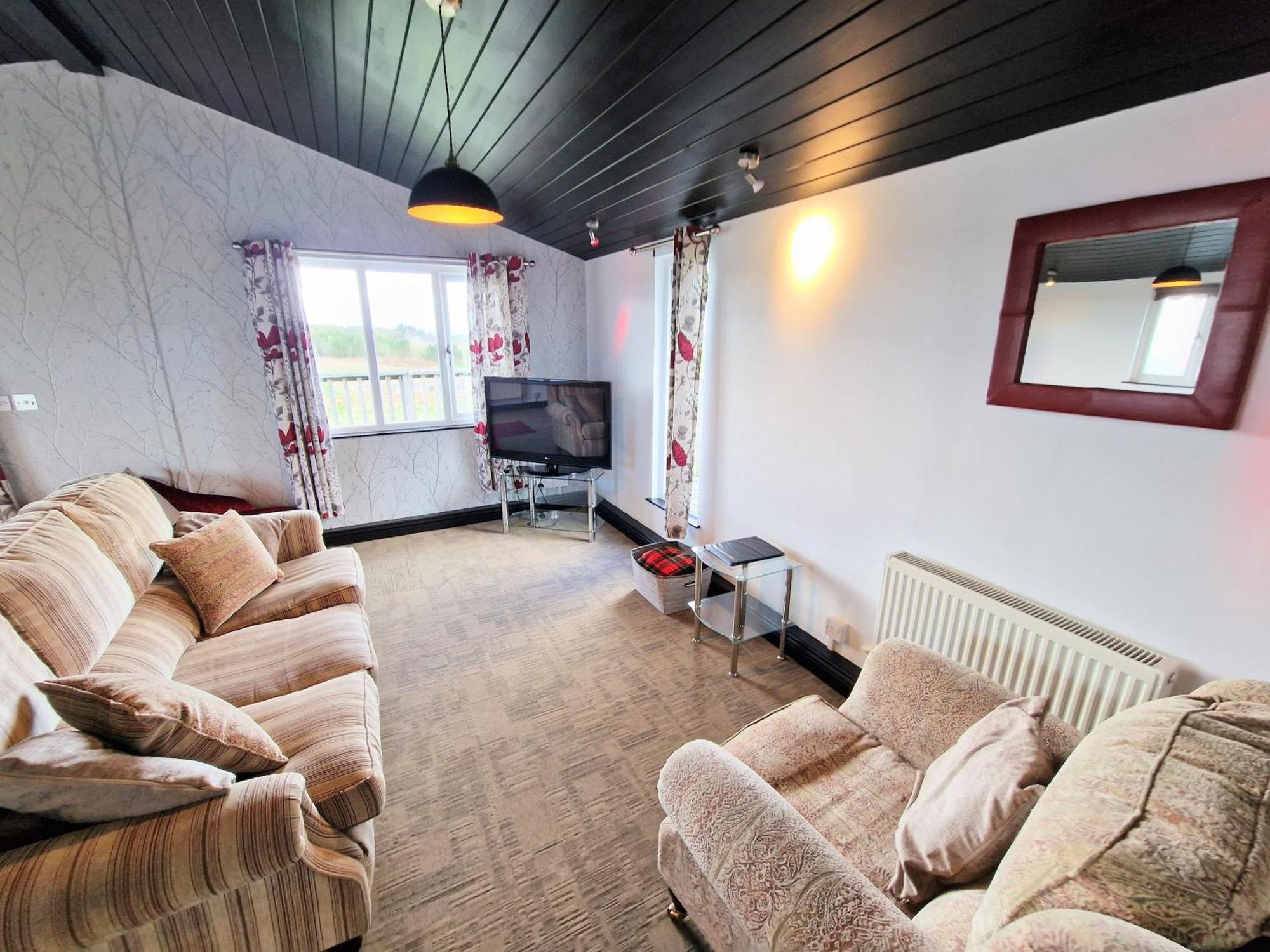 Kelty Ochil 9 With Private Hot Tub - Fife - Loch Leven - Lomond Hills - Pet Friendlyヴィラ エクステリア 写真