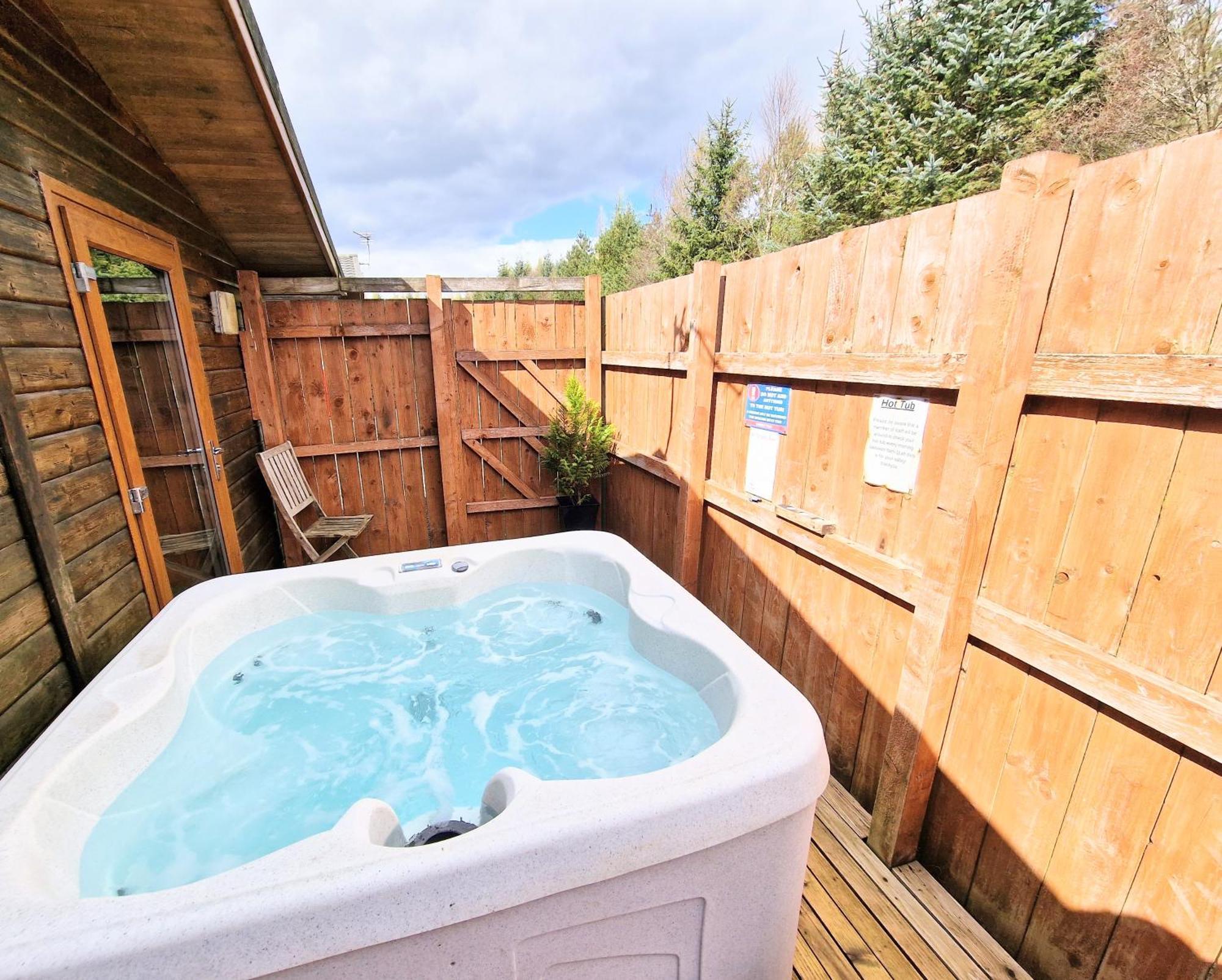 Kelty Ochil 9 With Private Hot Tub - Fife - Loch Leven - Lomond Hills - Pet Friendlyヴィラ エクステリア 写真
